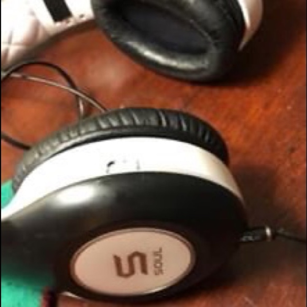 SOUL SL300GG High Definition Canceling Headphones